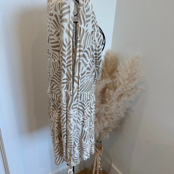 Tart Long Split Sleeve Neutral Leaf Pattern V-Neck Romper Small - Picture 2 of 10
